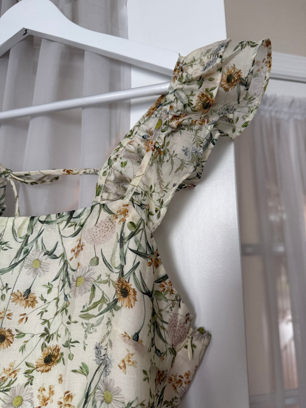 L9353T1 | Woven Tencel Nylon Floral Print Ruffle Top